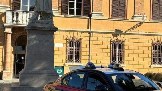 ‘Ruba’ l’auto al padre. Non si ferma all’alt e si schianta: denunciato