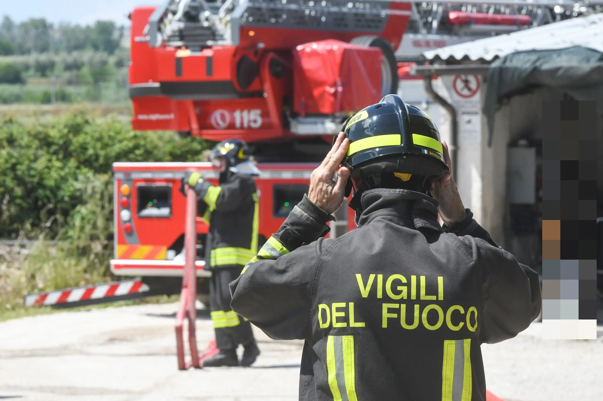 Incendio A Modena, Fiamme E Paura: Tre Intossicati