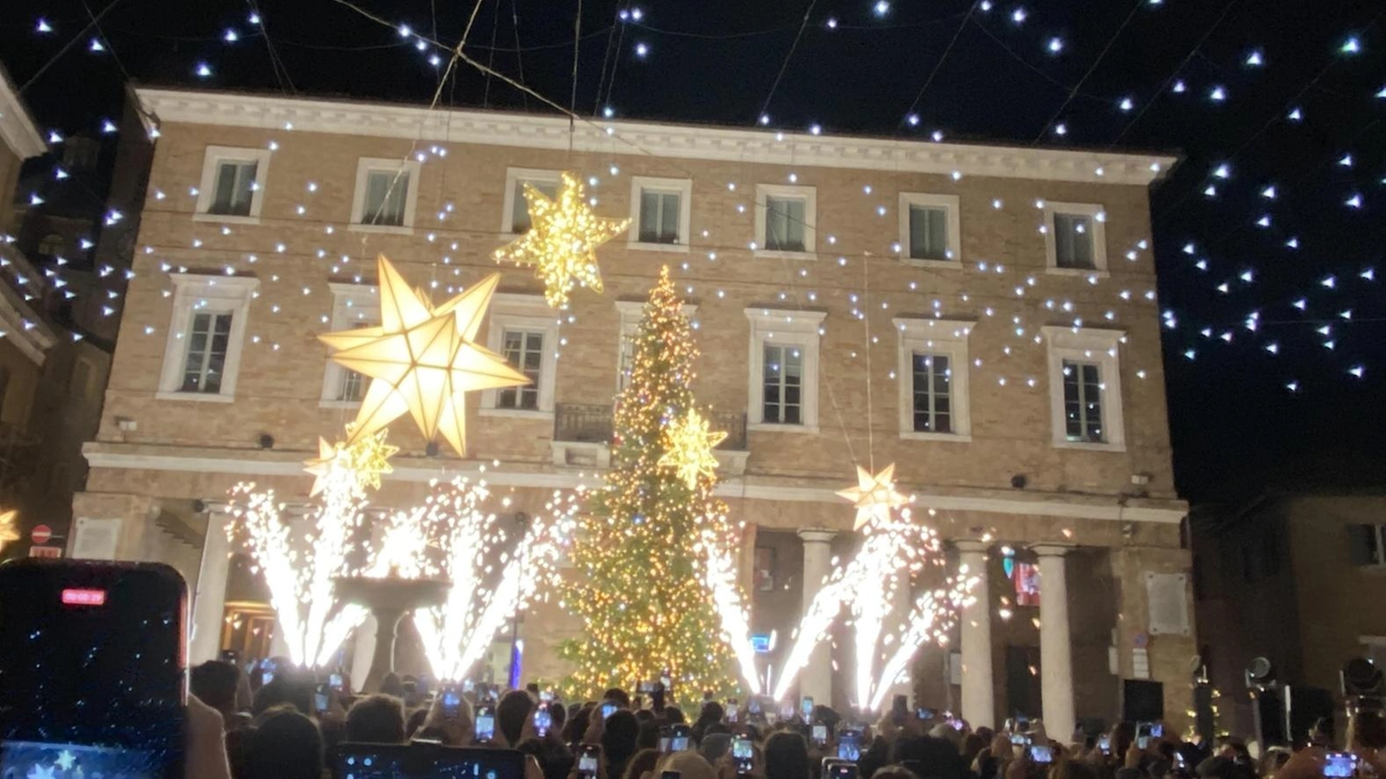 Un Natale più diffuso: e il palco delle feste sarà in piazza Duca Federico