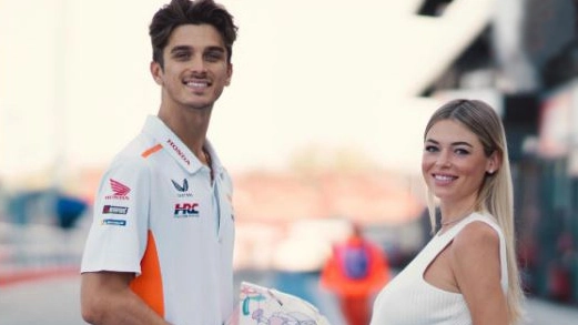 Luca Marini e Marta Vincenzi (foto da instragram) con il casco