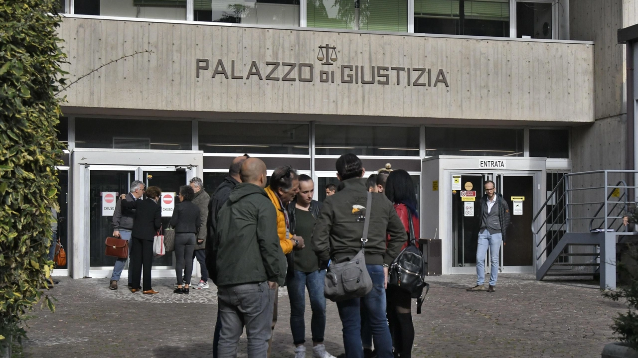 L’ingresso del tribunale di Macerata, dove Gianfranco e Francis Fabozzi. sono stati sentiti dal giudice nei giorni scorsi