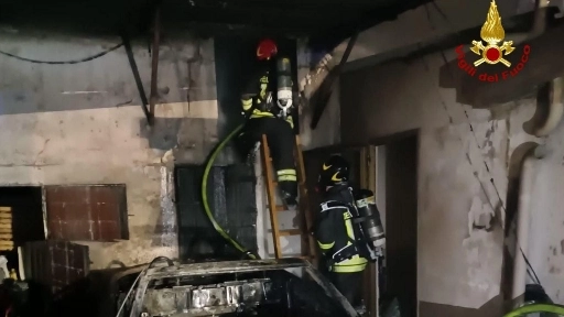 Paura a Forlì, incendio in una casa in via Cervese