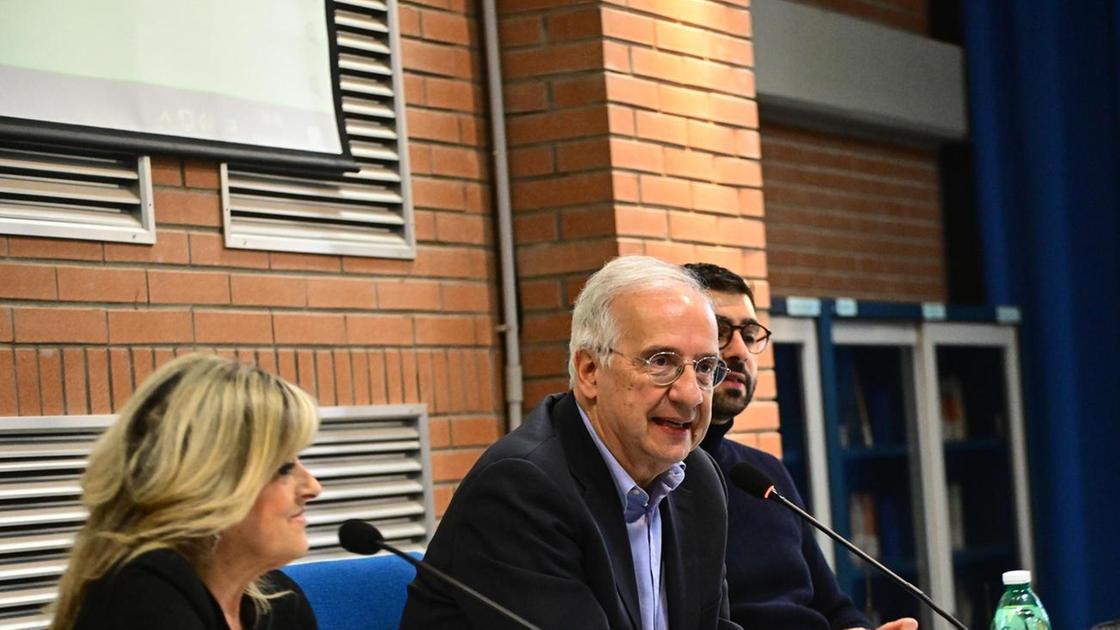 Walter Veltroni e i giovani. Incontro su politica e istituzioni