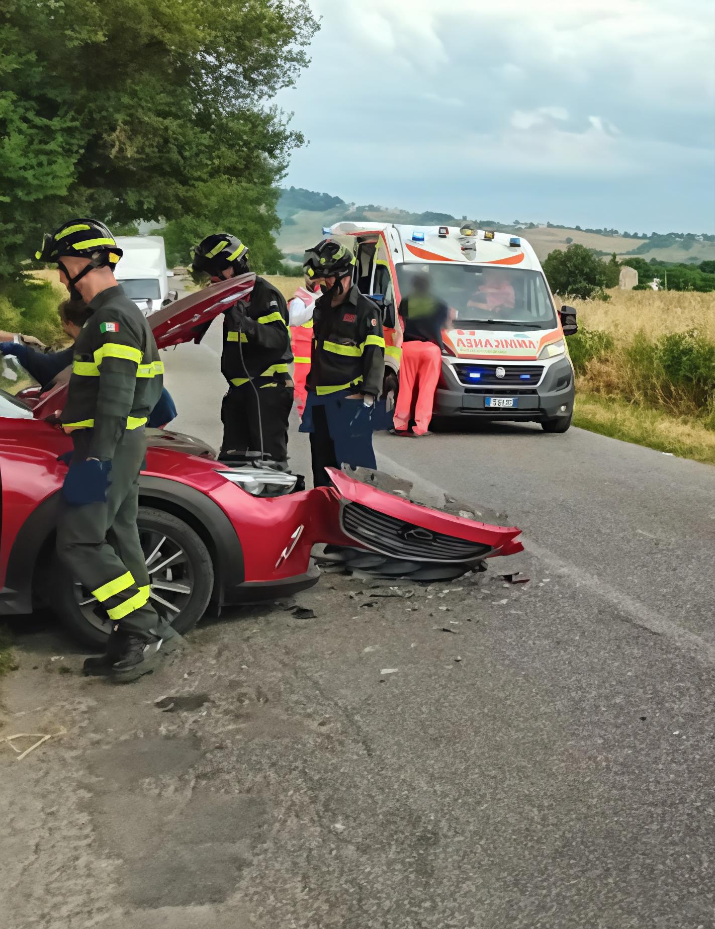 Schianto Frontale Tra Auto: è Grave Un 40enne