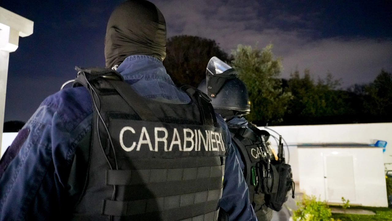  ROMA. MAXI OPERAZIONE ANTIDROGA DEI CARABINIERI A OSTIA, 20 ARRESTI /FOTO ARRESTO IN FLAGRANZA 9 PERSONE, SEQUESTRATI OLTRE 32 KG DI COCAINA(FOTO 1 di 1)