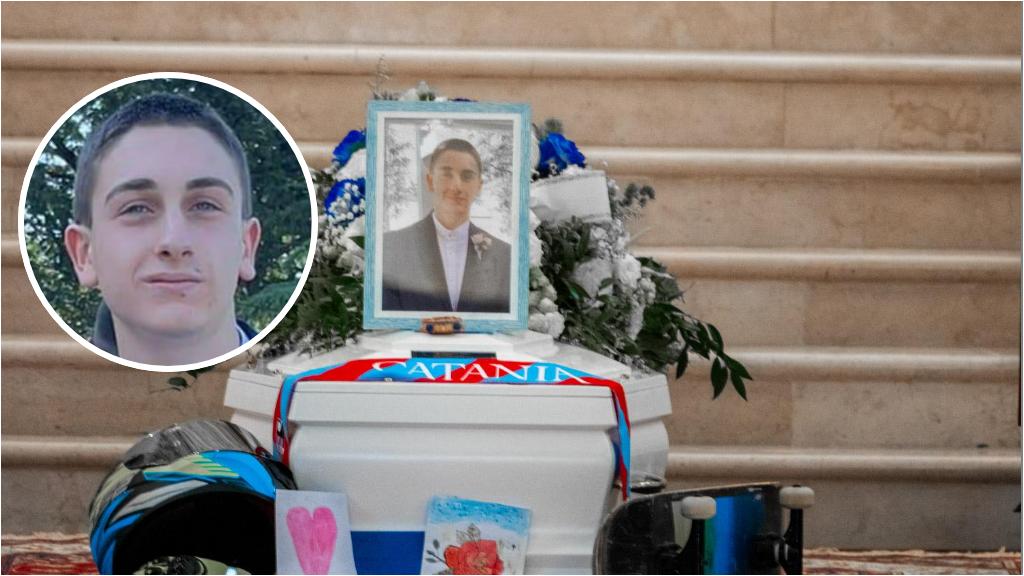 Morto in piscina a 17 anni a Fermo, il funerale di Leonardo Belladonna: “Ci mancherai”