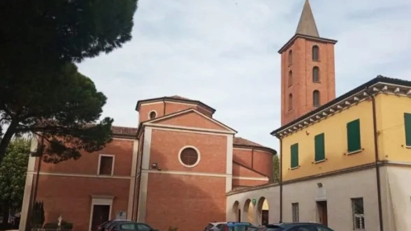 La chiesa di Piangipane a cui la Fondazione Cassa di Risparmio ha donato 5mila euro per la messa in sicurezza del campanile e per rimettere in uso le campane