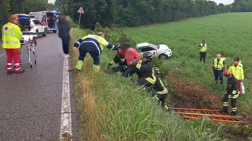 Doppio schianto sull’argine del Po: due feriti