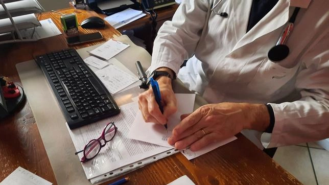 Il consigliere regionale Romano Carancini (Pd) punta il dito contro Daniela Corsi, accusandola di voler privare il territorio maceratese di un medico specializzato in patologia ostetrica