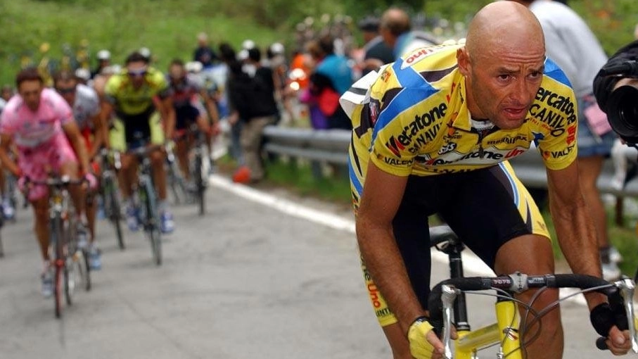 Marco Pantani, leggenda del ciclismo mondiale, verrà ricordato durante la prima volta del Tour di France in Italia (foto di repertorio)