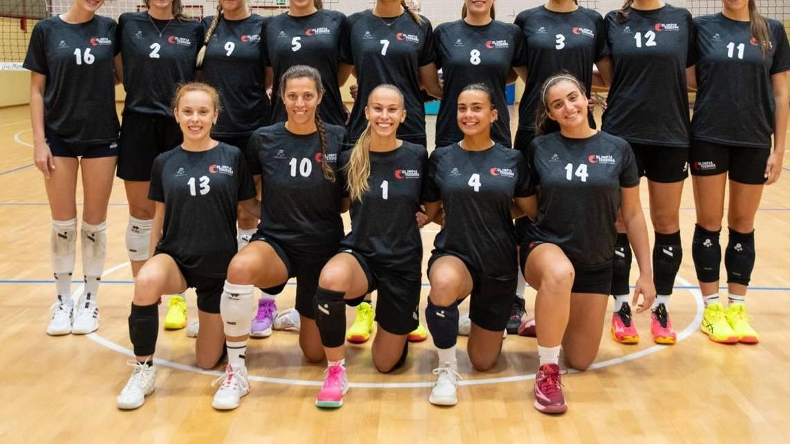 Si avvicina la nuova stagione sportiva per l'Olimpia Teodora con la presentazione della squadra e della divisa. L'evento, guidato dal Presidente Poggi, si terrà il 8 ottobre a Ravenna, con un focus sul settore giovanile e i valori della pallavolo come scuola di vita.