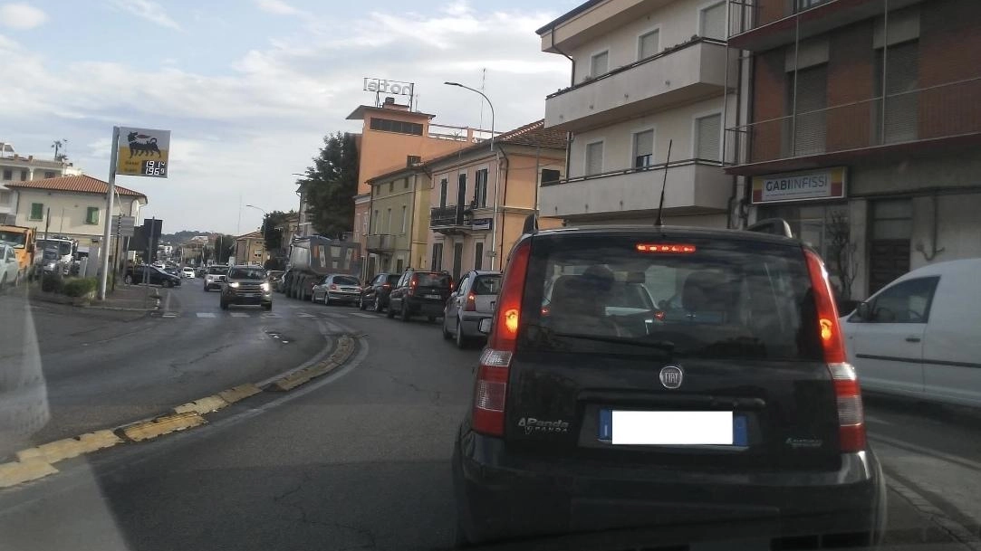 Strade intasate ieri mattina a Civitanova