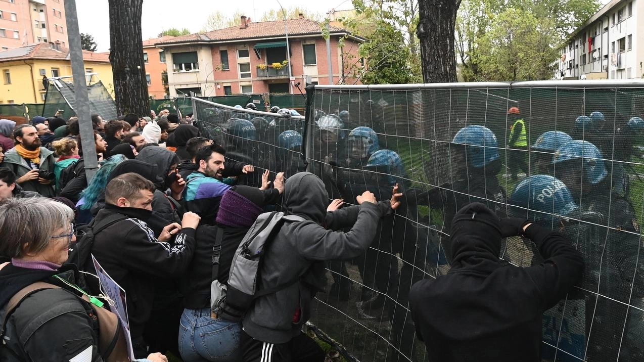 Scuole Besta. Furto, lesioni e resistenza. Condannato a 10 mesi il ragazzo arrestato