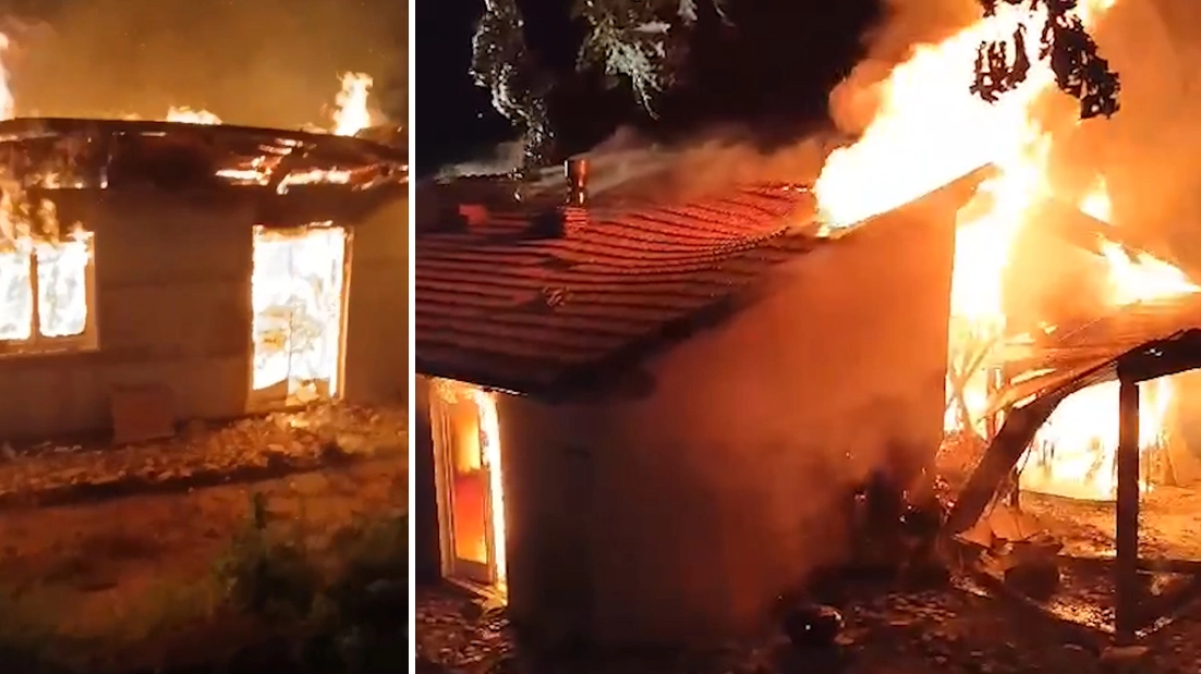 Incendio a San Benedetto Val di Sambro nel Bolognese, casa distrutta dalle fiamme mentre i proprietari sono in vacanza