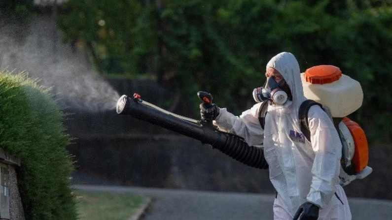 La disinfestazione dopo i contagi di Dengue (foto di repertorio)