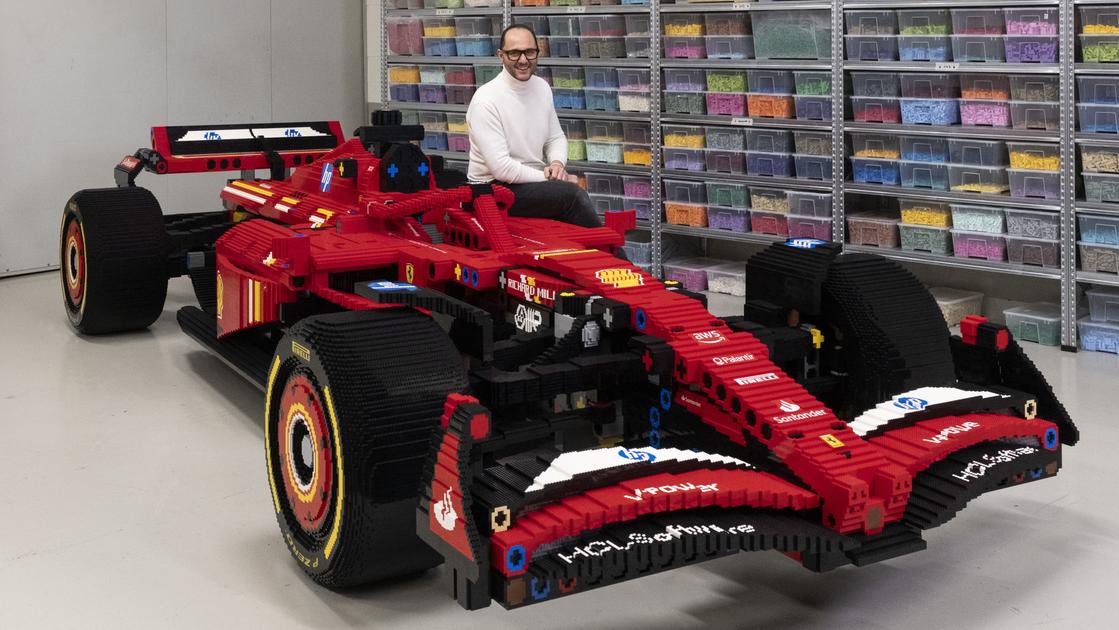 Ecco la Ferrari fatta con mezzo milione di mattoncini Lego a grandezza naturale