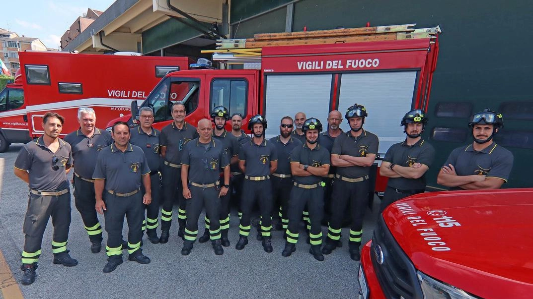 Ferrara è tra le sette province in codice arancione, fortissime le temperature. I nostri vigili del fuoco pronti ad intervenire anche con l’aiuto dei droni. Un ’pilota’ raccoglie dall’alto i dati e indica alle squadre come muoversi.