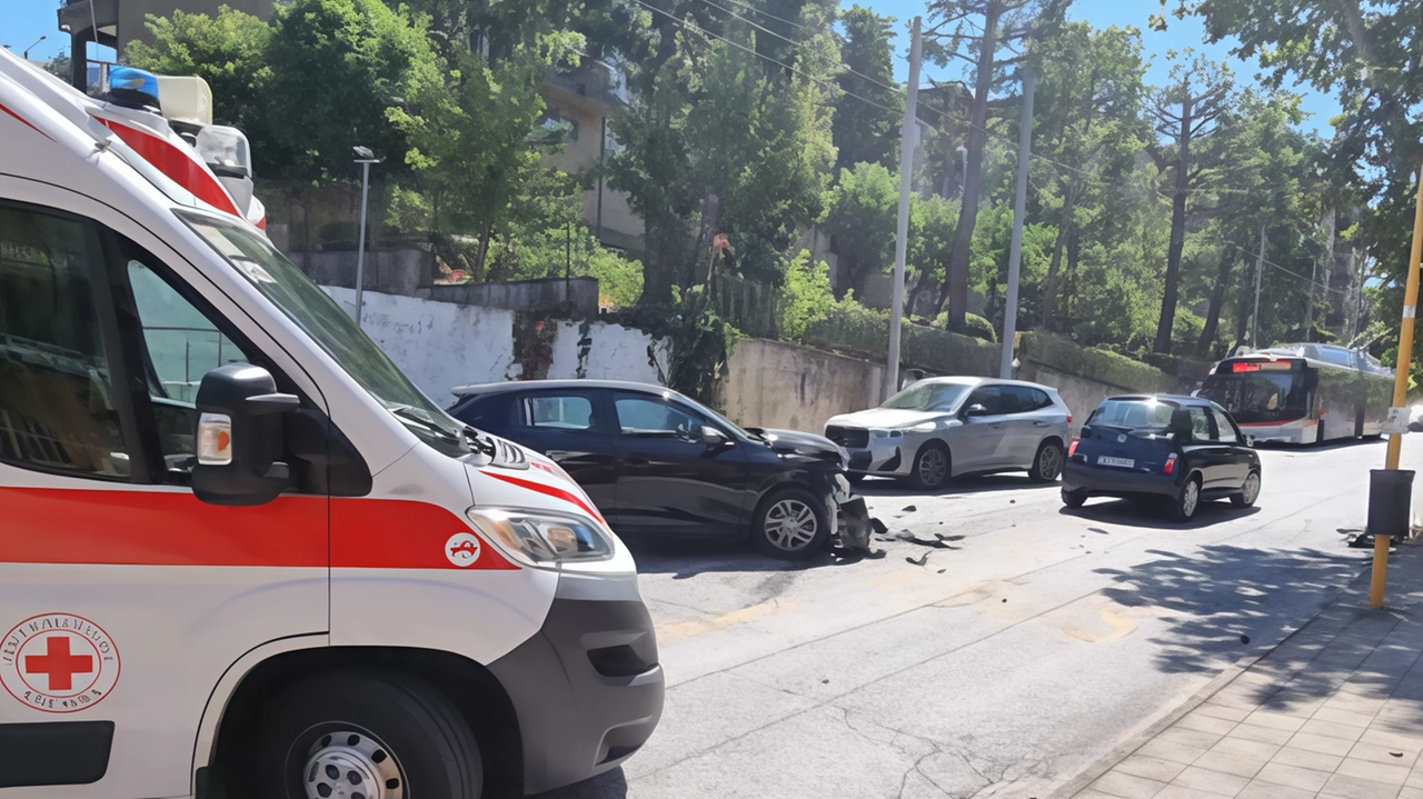 Incidente ieri pomeriggio in via Tavernelle, all’altezza del civico 40. A scontrarsi sono state una Peugeot nuova di zecca e...