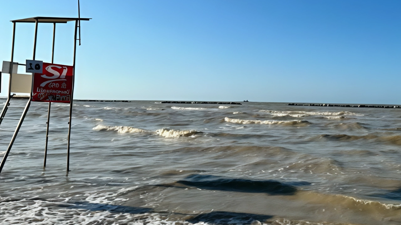 I divieti di balneazione a Falconara si ripetono ogni volta che piove: una situazione che poi provoca gli sversamenti in mare