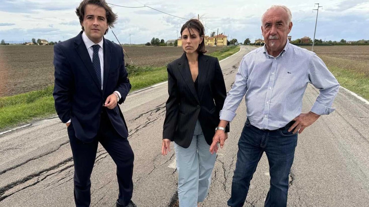 Vacchi, Cerri e Guzzo mostrano le condizioni della strada