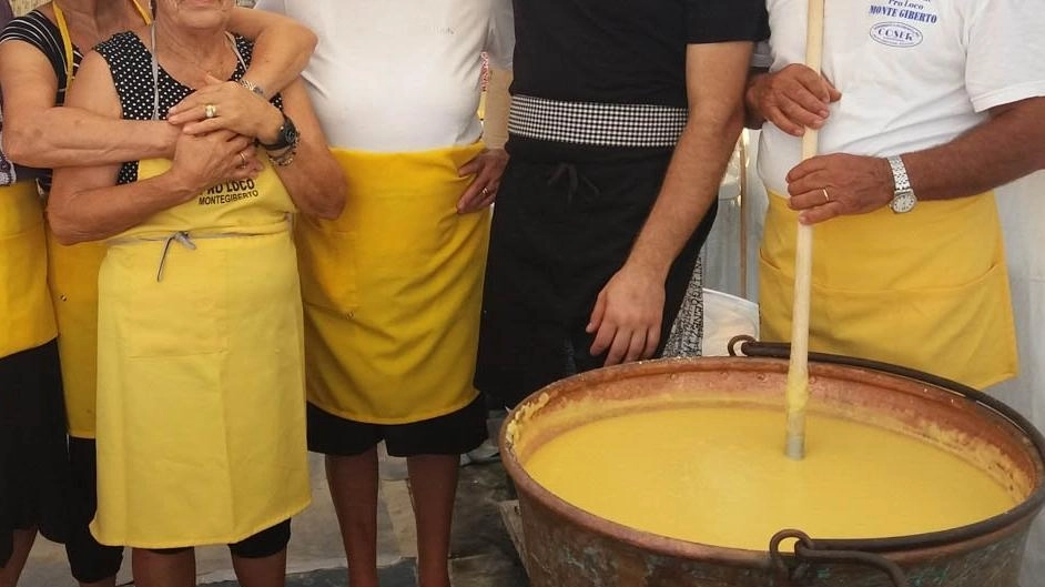 La 50esima edizione della Sagra della polenta con le lumache ad Altidona celebra l'anniversario con quattro giorni di gusto, eventi e tradizioni culinarie, offrendo divertimento e accoglienza nel suggestivo centro storico del borgo marchigiano.