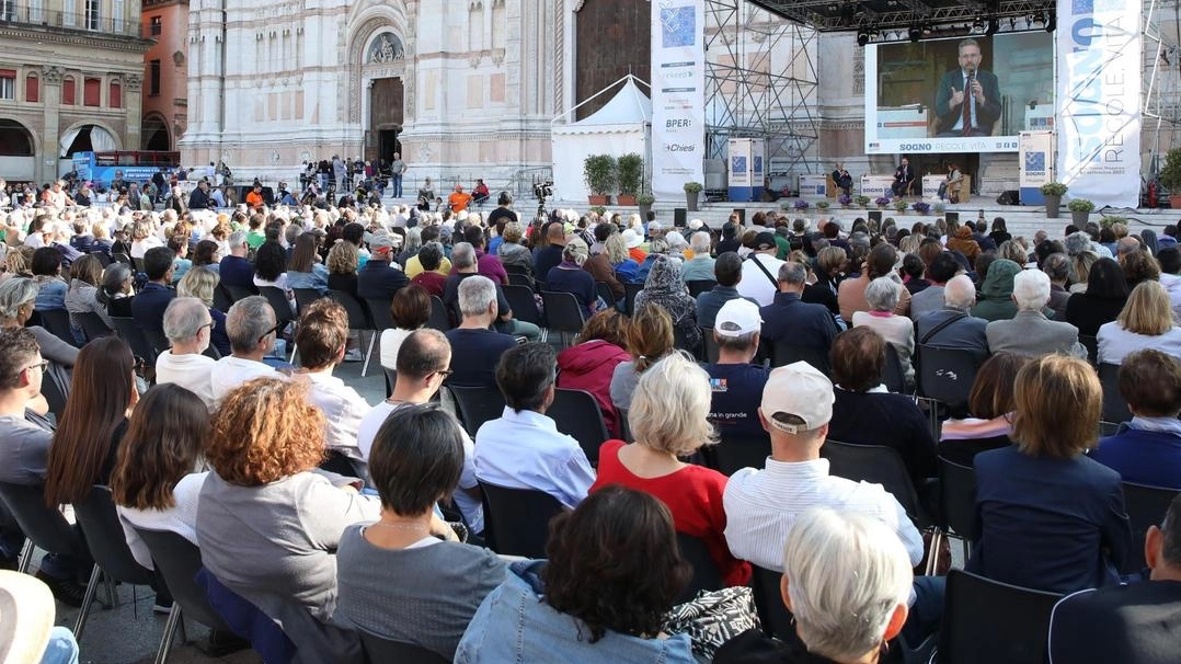 Un momento del Festival Francescano dello scorso anno, sempre in piazza Maggiore