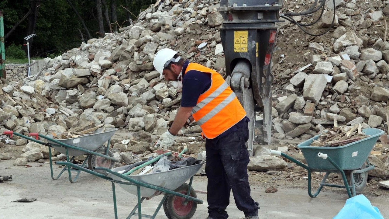 Costruzione di due grandi pozzi sotterranei in cemento armato. Castelli: "Giornata storica". Il sindaco Franchi: "Un segno di rinascita".