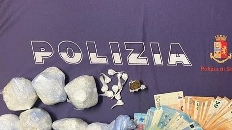 La polizia ha fermato un giovane marocchino a Cadè, sequestrando cocaina e denaro dopo una perquisizione domiciliare.