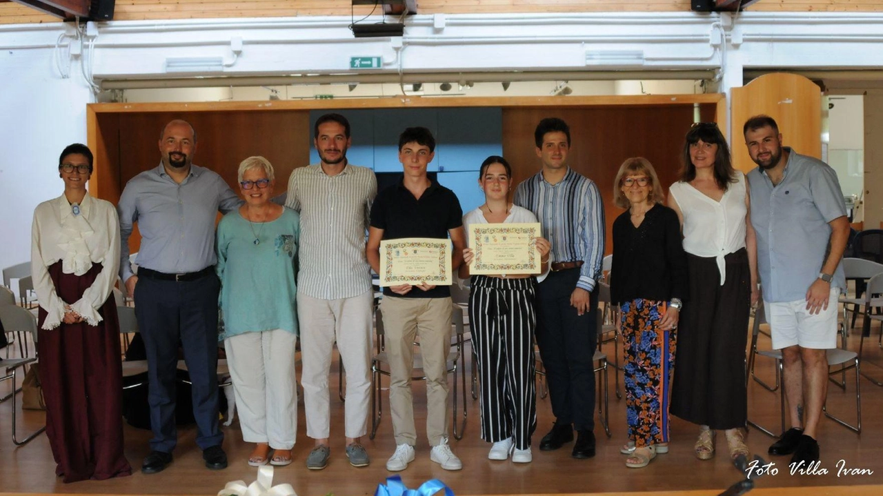 I poeti premiati e i componenti della giuria della passata edizione del concorso nazionale letterario di Tredozio