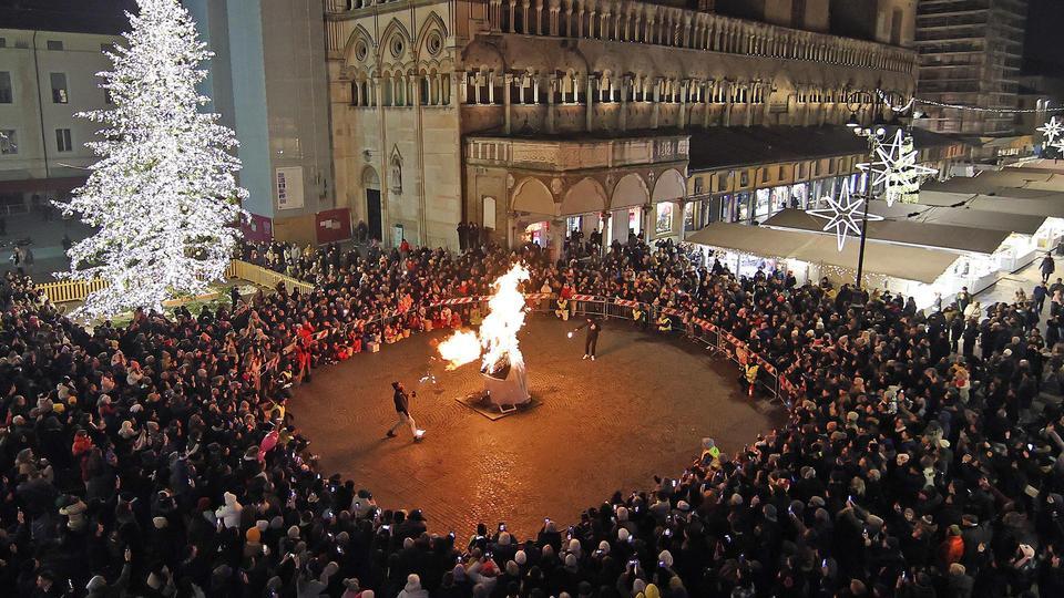 Tra la casette e sul campanile. Un pomeriggio con la Befana