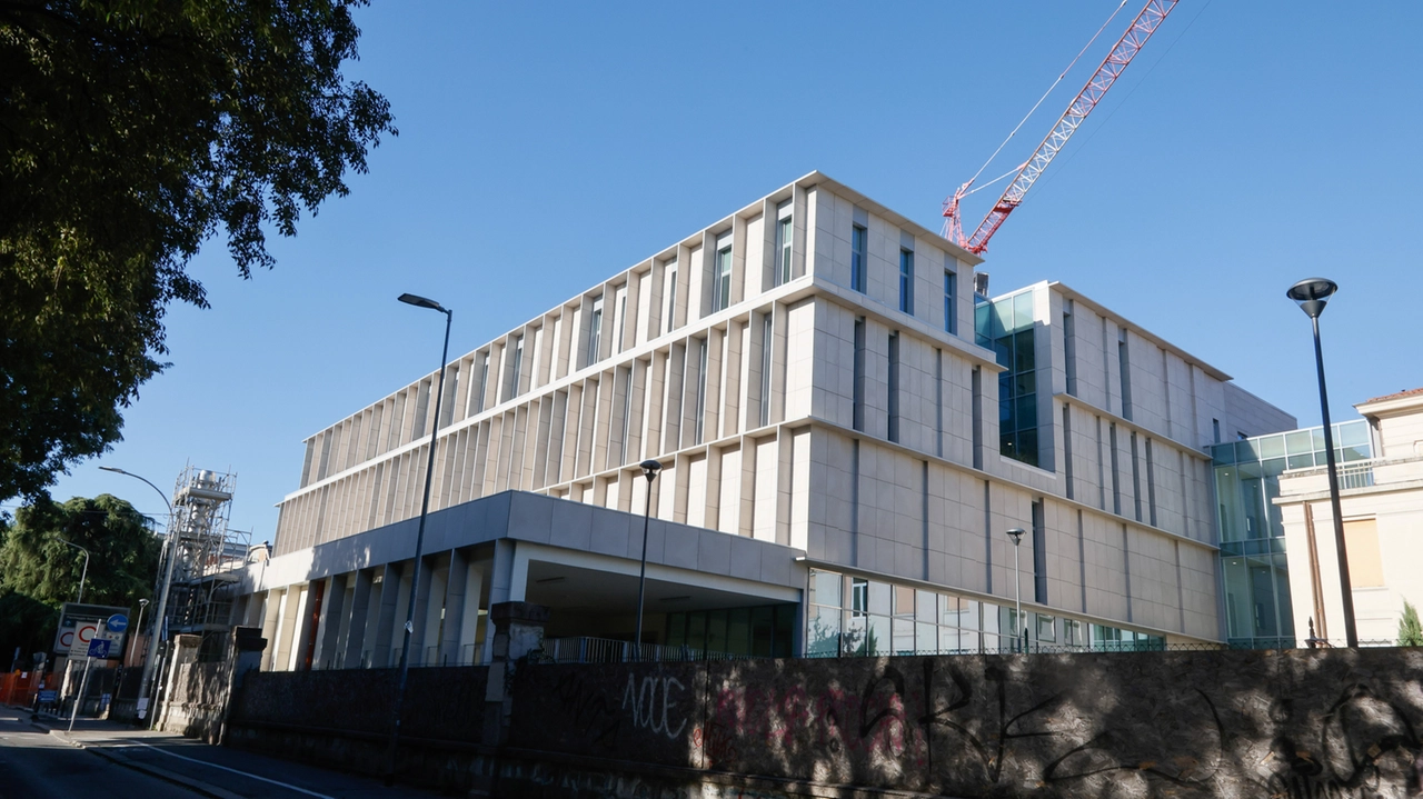 Bologna (Policlinico Sant'Orsola-pad.4/via Massarenti 13)- Punto-stampa in occasione della visita al cantiere del nuovo padiglione 4N dell'Irccs Policlinico Sant'Orsola in fase di completamento, la nuova ala dell'ospedale ospiterà le attività dedicate alle emergenze e ai servizi ad alta intensità di cura delle Unità di Ostetricia, Ginecologia e neonatologia e Terapia intensiva neonatale. Partecipano R.Donini assessore regionale Politiche per la salute, il sindaco M.Lepore, G.Molari rettore Alma Mater, C.Gibertoni direttrice generale Irccs Policlinico Sant'Orsola.