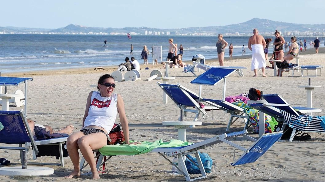 Pochissimi gli stabilimenti accessibili a causa della nuova ordinanza. Chi è rimasto aperto ha lavorato bene: "C’è ancora voglia d’estate".