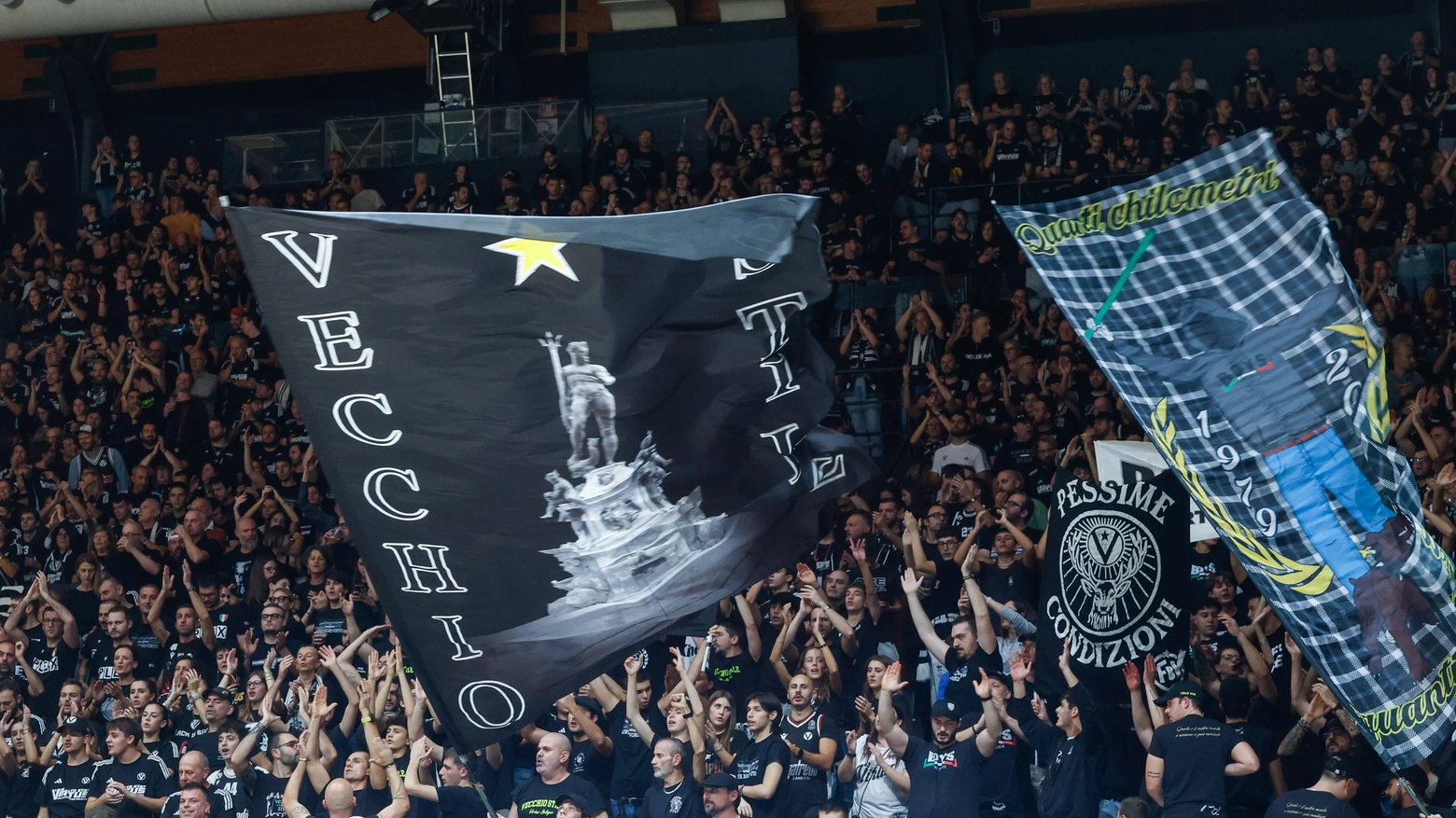 I tifosi sugli spalti dell'Unipol Arena durante Virtus Bologna- Bayern Monaco (FotoSchicchi)