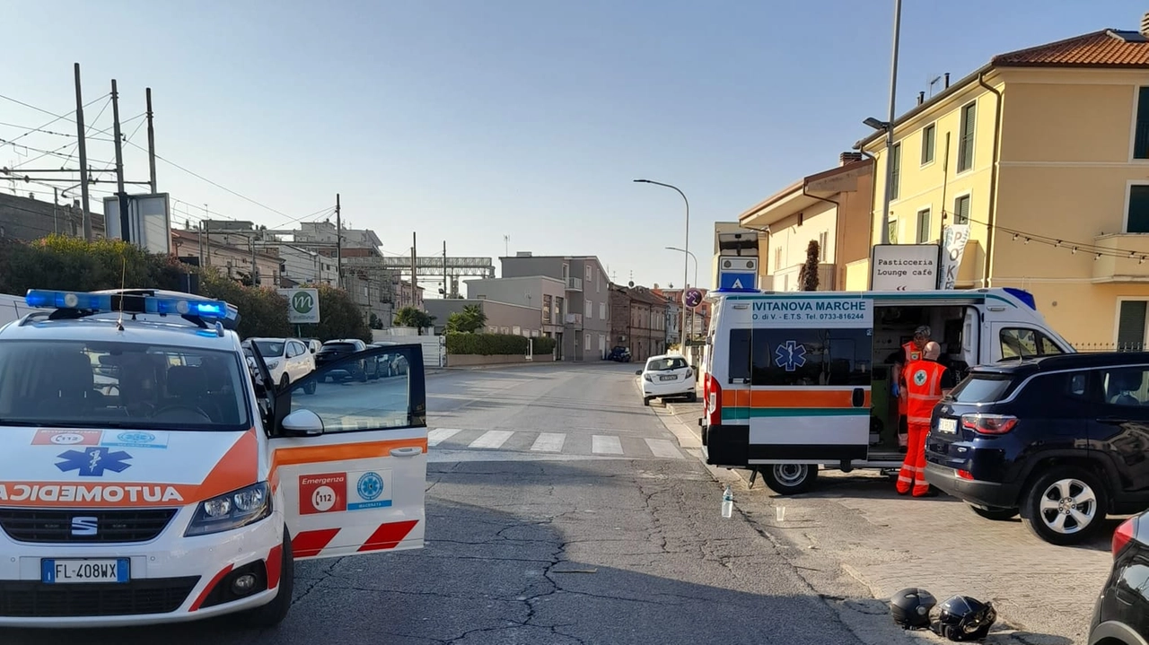 L’incidente è avvenuto lungo la statale Adriatica, nel tratto di via Principe di Piemonte