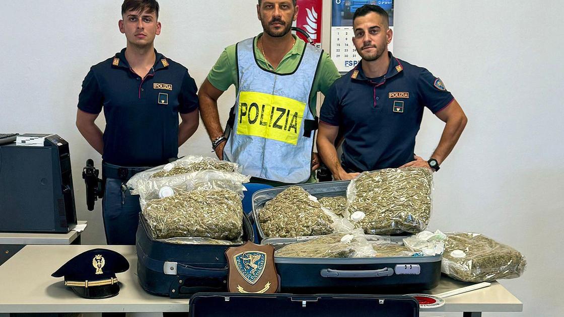 Droga nel bagagliaio. Arrestato in autostrada