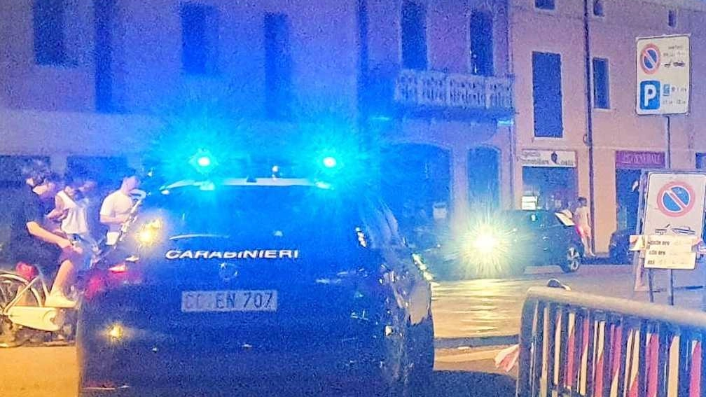 Semina il panico in pieno centro, giovane arrestato dai carabinieri