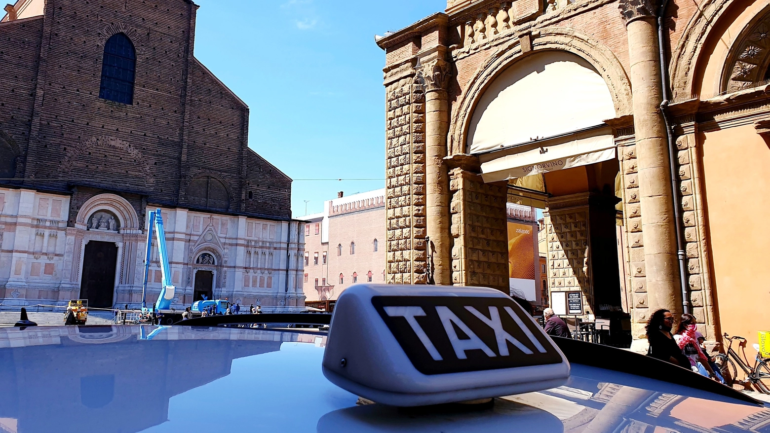 Taxi a Bologna, in arrivo 72 nuove licenze