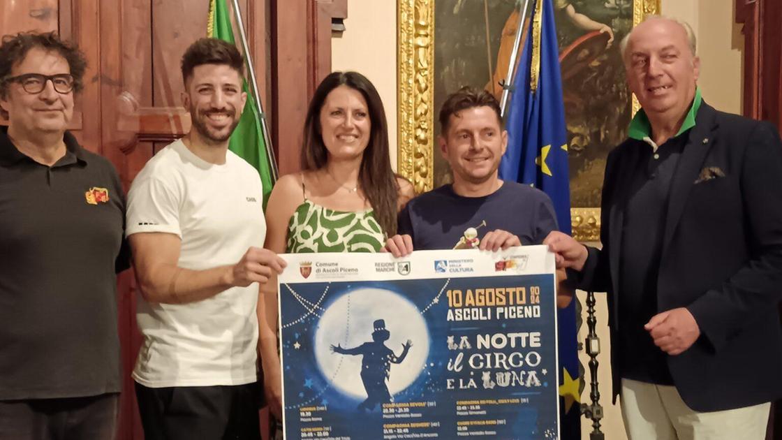 La notte, il circo e la luna. Sabato torna lo show:: "Pieno di divertimento tra shopping e cultura"