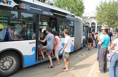 Trasporto pubblico in affanno a Rimini. Pochi autisti, saltano 140 corse: garantite quelle per gli studenti