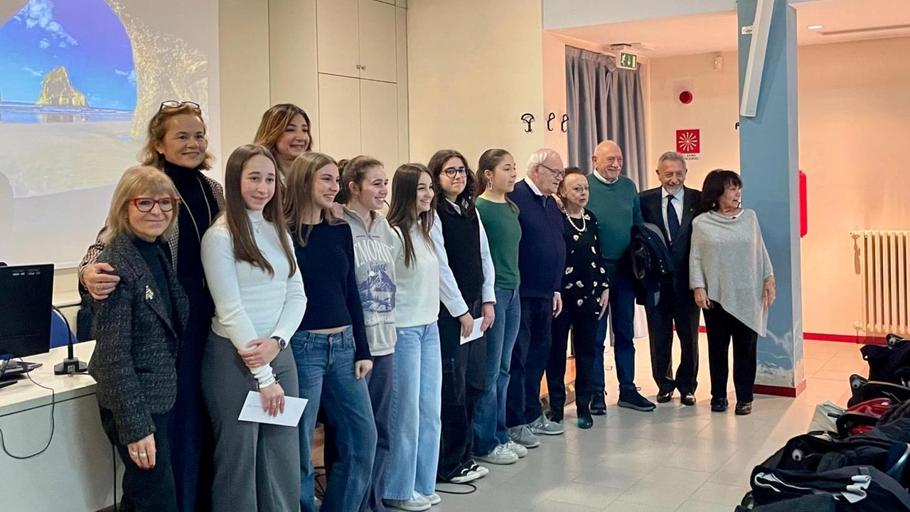 Sette studentesse del Liceo Scientifico Alfredo Oriani di Ravenna sono state premiate con delle borse di studio promosse dall’associazione Ex...