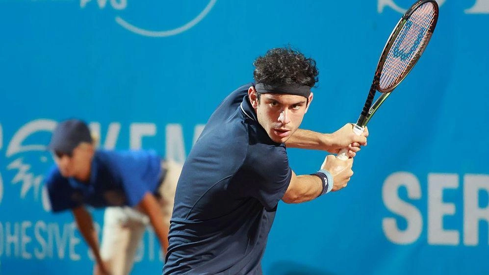 Ha 23 anni ed è sceso in campo per la prima volta quando ne aveva sette al circolo di Riccione . Oggi è il numero 440 della classifica Atp. "Gioco una trentina di tornei all’anno più la Serie A" .