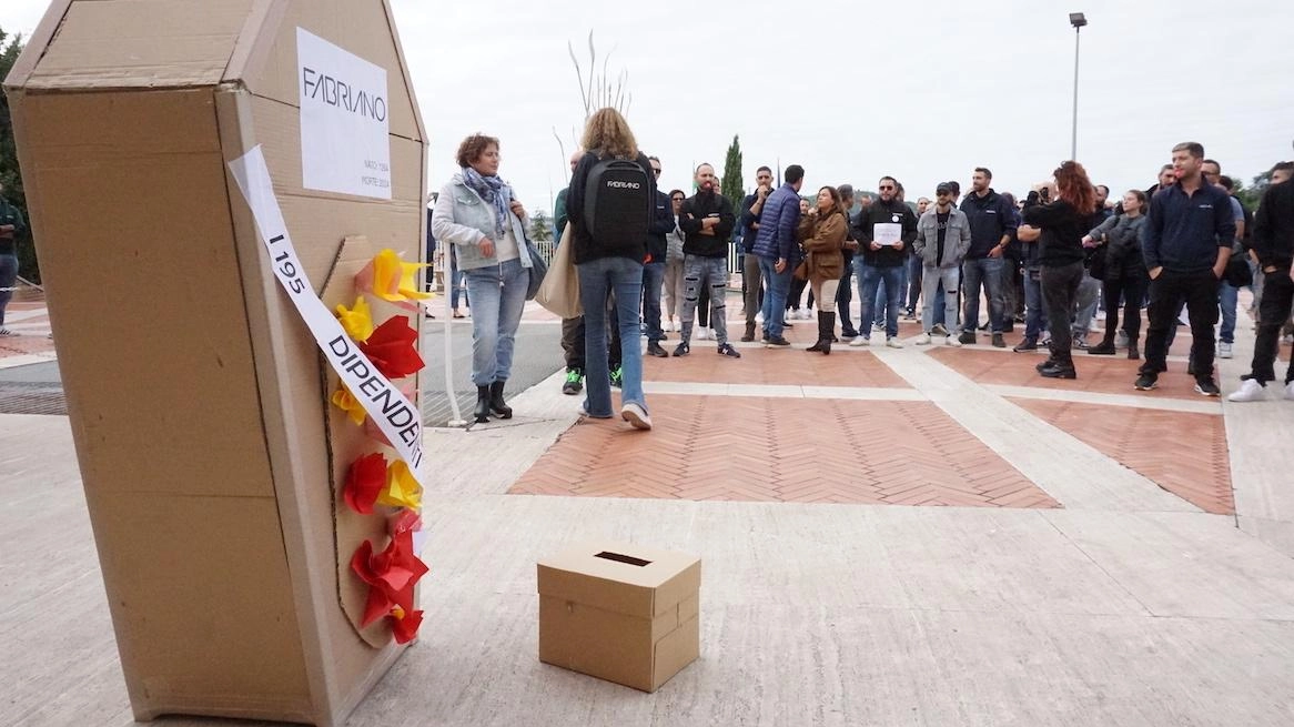 Gisleno Compagnucci ha trascorso 43 anni al lavoro nello stabilimento di Rocchetta. Proprio quello interessato dalla chiusura e dai licenziamenti: "Siamo tutti increduli".