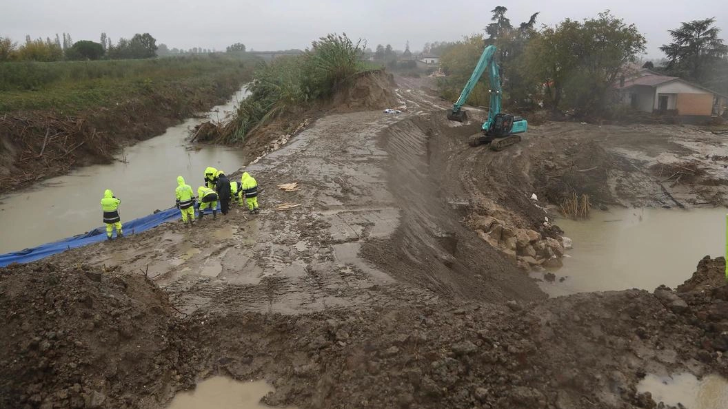 Evacuata Traversara: "Qui non si vive più. Il nostro è diventato un paese fantasma"