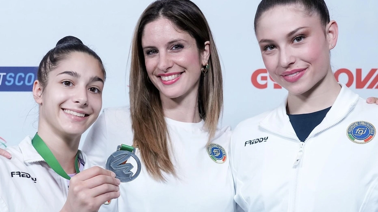 Sofia Raffaeli, con medaglia, l’allenatrice Claudia Mancinelli e. Milena Baldassarri