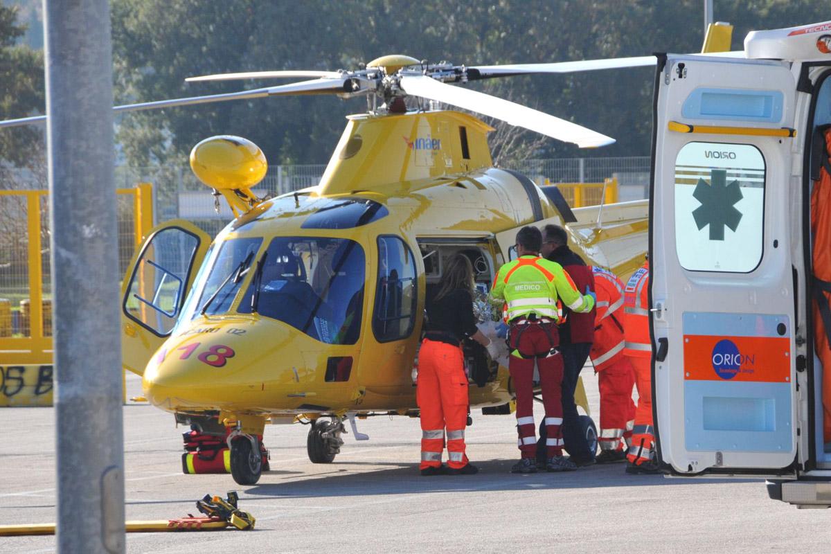 Ventenne trovato ferito al volto e alla tesa a Lido Tre Archi