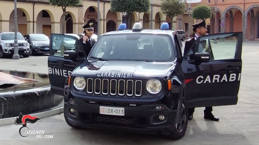 Parcheggio contestato, colpi d’ascia sul parabrezza: denuncia ai carabinieri (foto di repertorio)