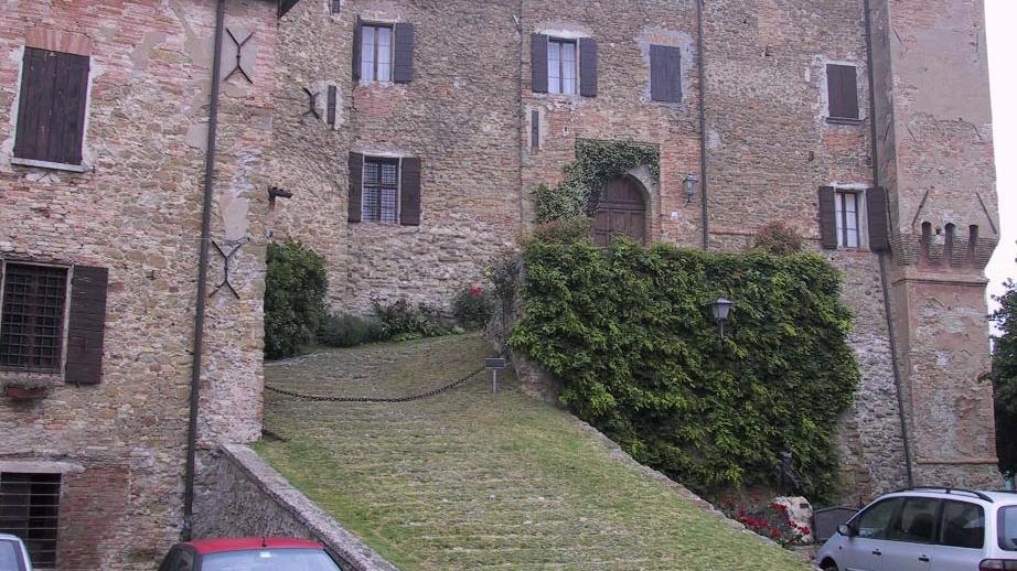 Domani e domenica il Castello di Monteleone aprirà al pubblico per la prima volta, grazie agli eredi del conte Giovanni Volpe. Visite guidate senza prenotazione, con giovani volontari del Fai. Un'occasione unica per scoprire le bellezze del territorio.