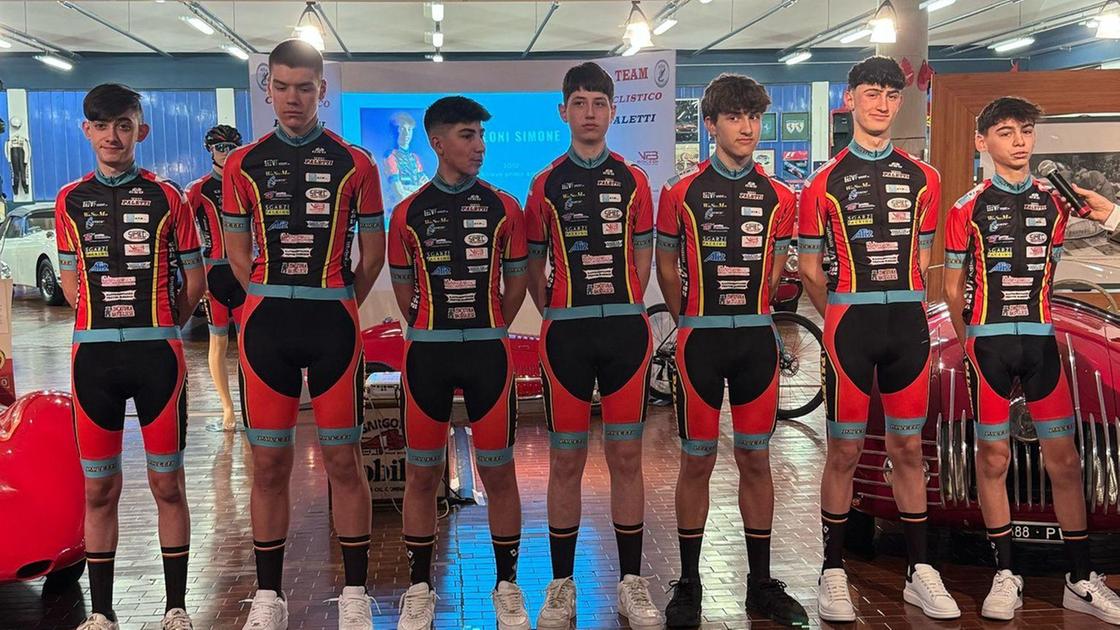 Ciclismo, presentato il team Paletti. Aleotti tredicesimo alla Vuelta Andalucia