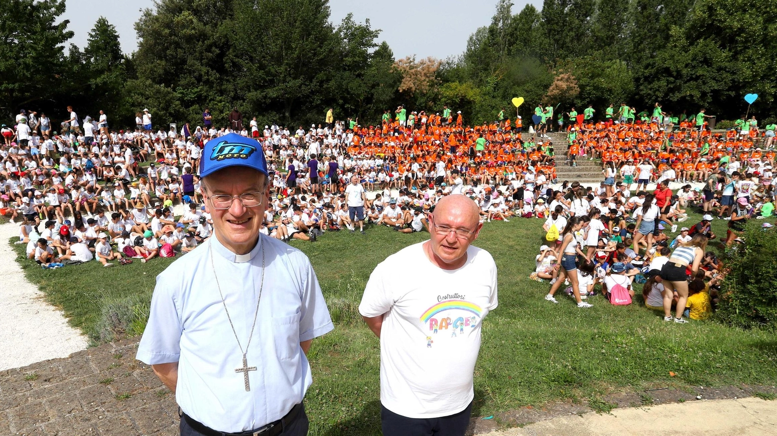 "Oratorinsieme", l’energia della fede. Il vescovo e 3000 ragazzi al parco: "Coltivate l’arte della pace"