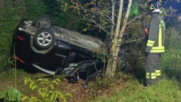 L’incidente ad Arceto. Il giovane è rimasto. incastrato dentro il mezzo. .